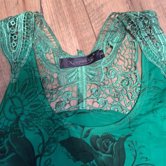 Rose tank top - Picture 3 of 8